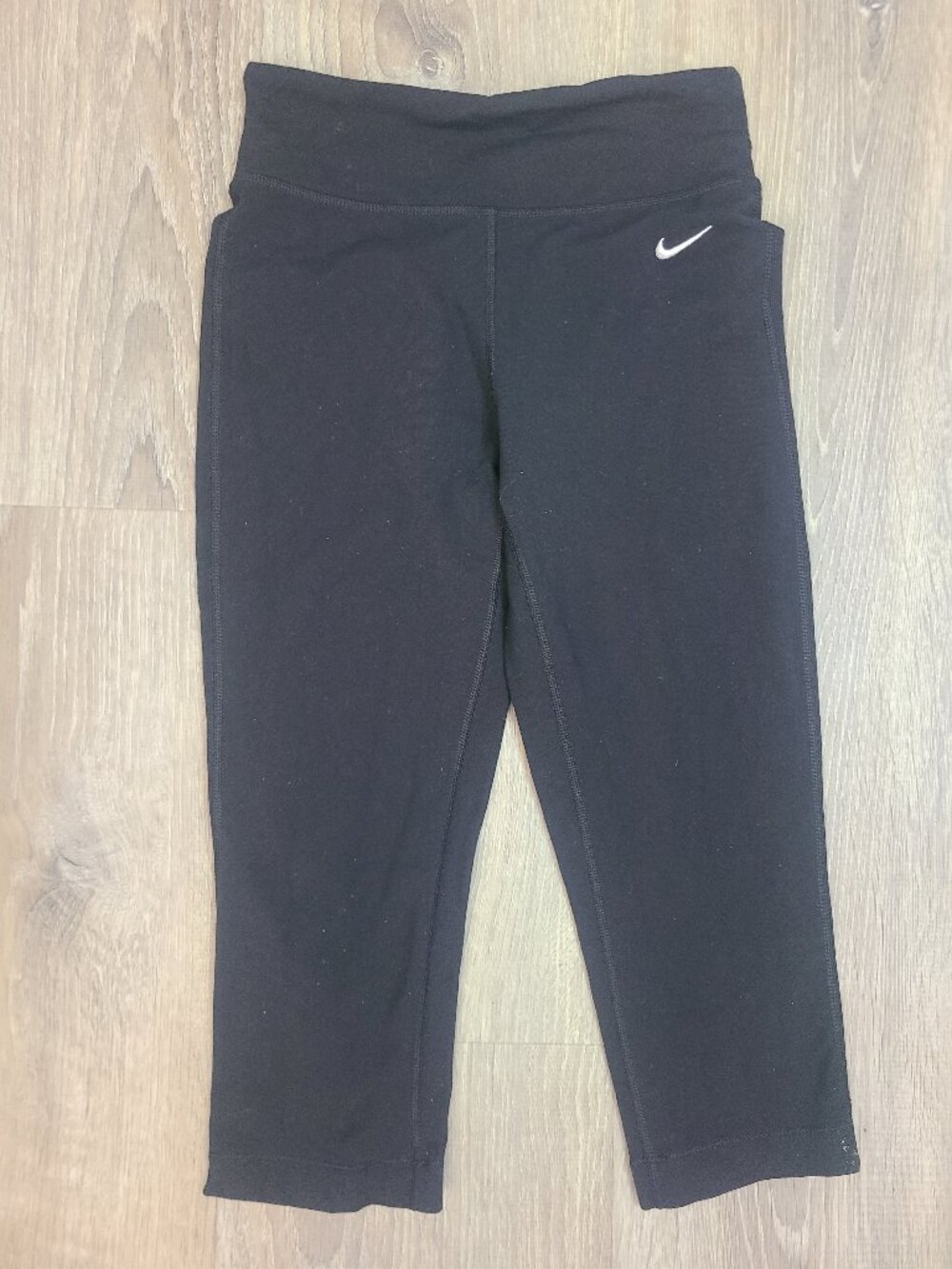 Nike Dri-FIT Black Cropped Capri Leggings Athletic Workout Yoga Pants XS